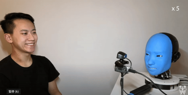 機器人會模仿人類微笑了，但我總覺得這笑容……
