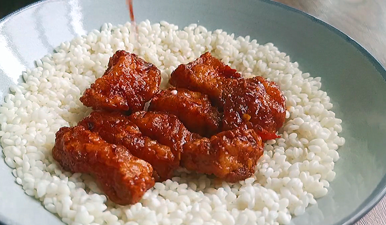 五花肉不要紅燒啦，淋2個雞蛋，你想不到的做法，每次上桌不夠吃