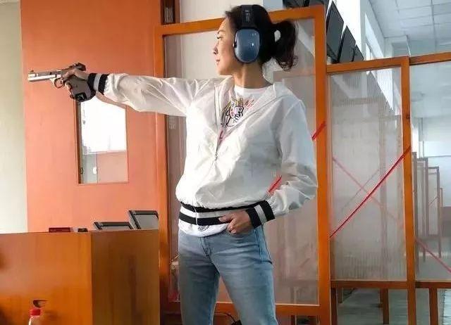 娱圈隐藏的运动员：牛莉游泳射击双冠军，陶虹曾代表国家队出征