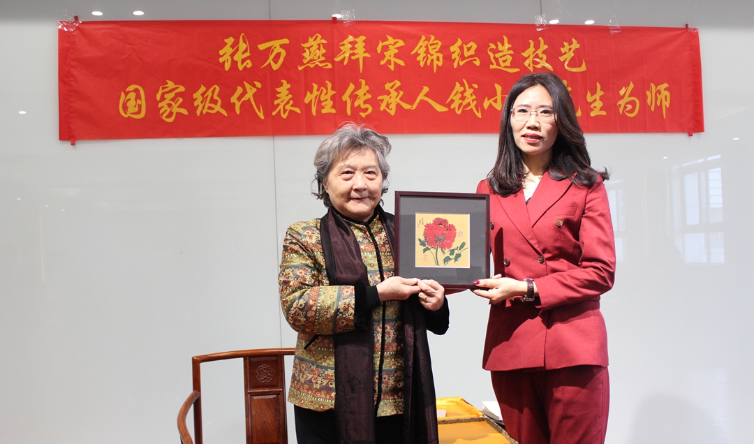 传承千年丝绸文化 国家级宋锦大师钱小萍在苏喜收新弟子