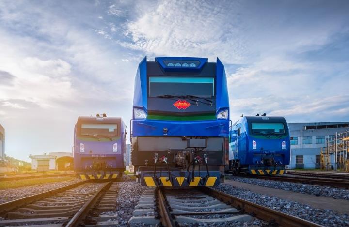 能拉100節車廂，火車界的“勞斯萊斯”！中國電力機車有多強？