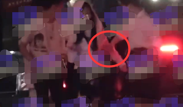 李小璐自拍扮小丑造型，绿色头发辣眼睛，多次在线回复感谢粉丝