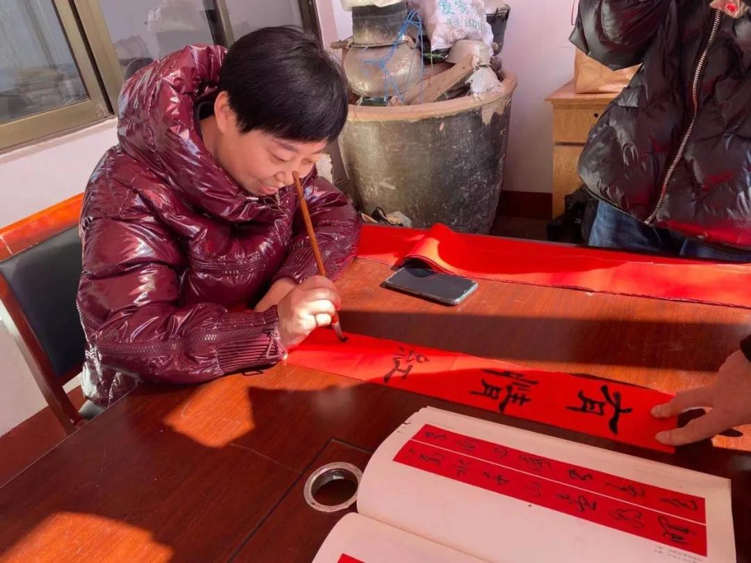 书画送下乡，文化暖人心—兰陵县书画院送文化下乡活动走进新兴镇