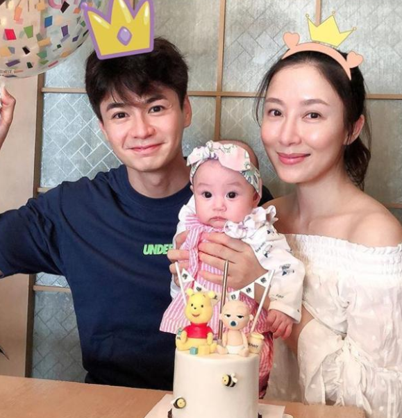 罗仲谦和杨怡内地拍摄3月赚8位数，回去女儿不认识妈妈，太心塞