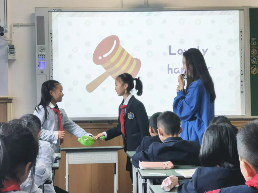 双流区实验小学外国语学校丨幸福师路名师进课堂 携手共成长