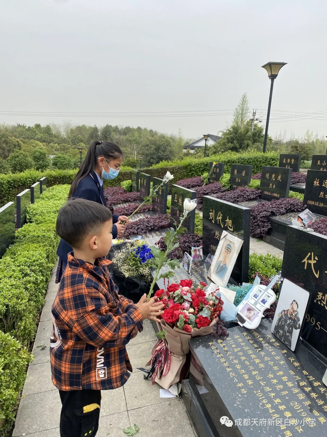 清明祭英烈 感恩“我”先行——记天府新区白沙小学清明节活动