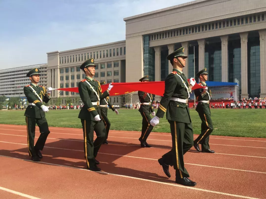 今天八一，10首出塞诗词，致敬所有的中国军人-第9张图片-诗句网