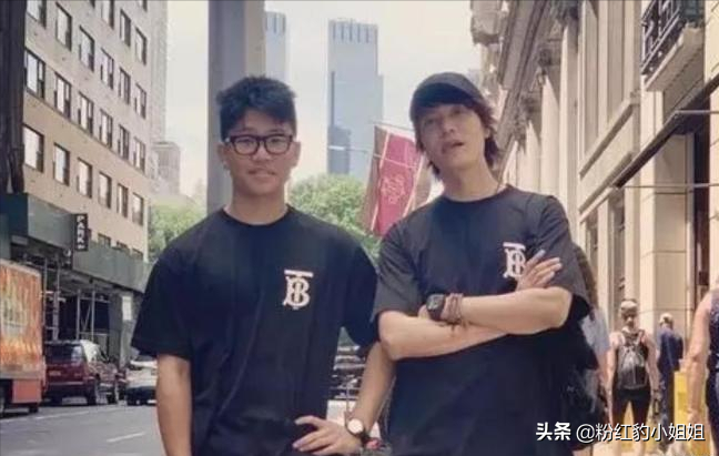 Chen Kun's son is illuminated nearly be full of fashionable feeling, beside cummer is fetching attention, facial features is alike in spirit Zhou Xun