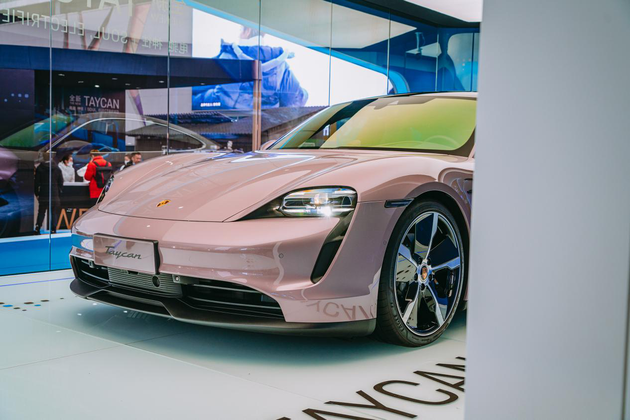 买不起Turbo S，选个Taycan“冰莓粉”还是可以的
