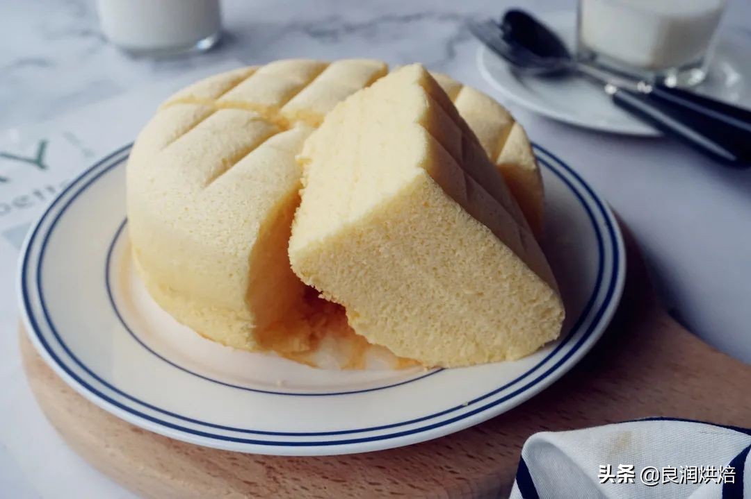 2個雞蛋，一碗麵粉，教你電飯鍋做蛋糕，鬆軟不回縮，做法超簡單