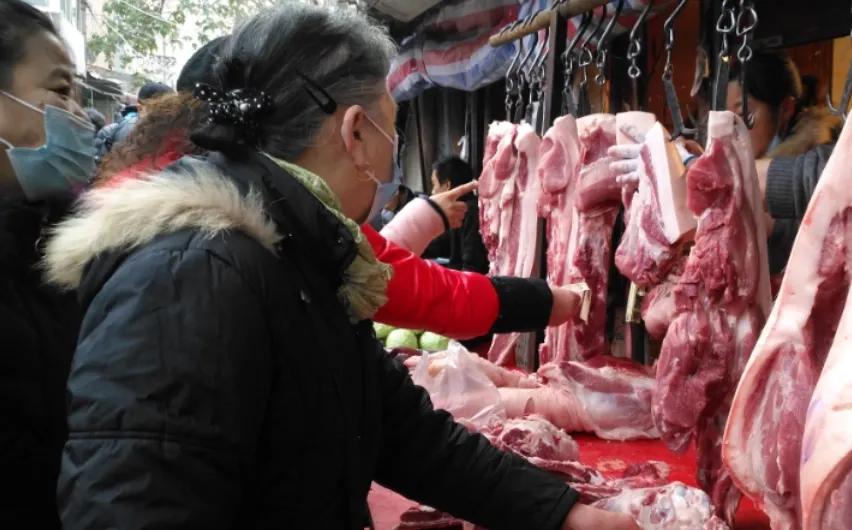 四十年前，一般工人的月工资四五十元，相当于现在多少钱呢？
