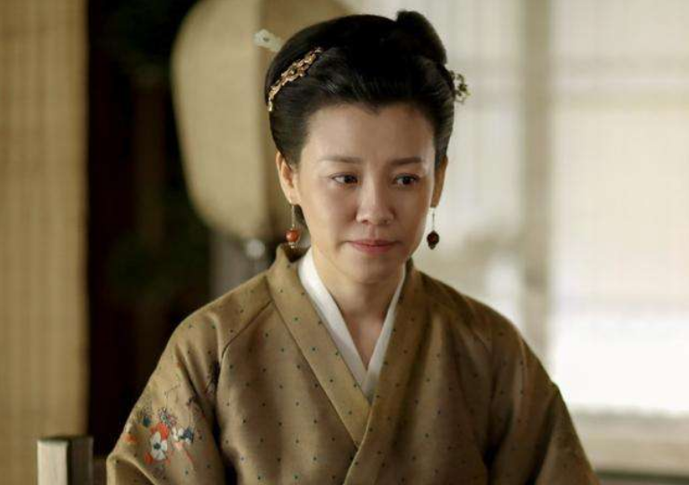 20岁合作张国荣，26岁拿影后，46岁才出圈，正午