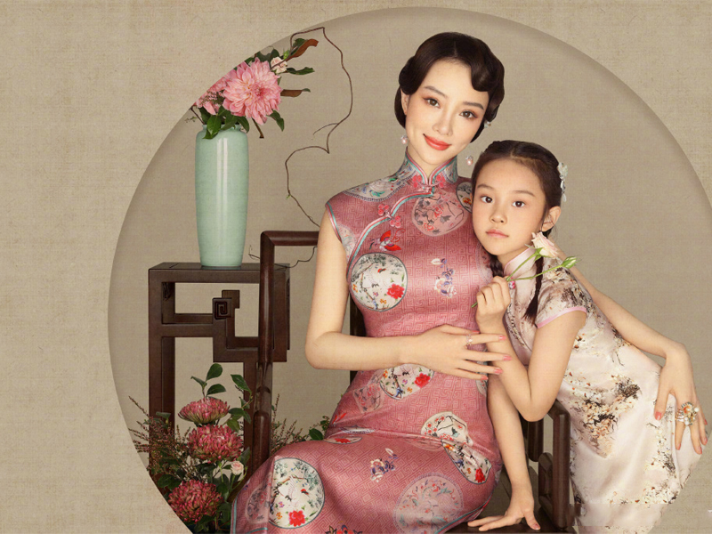 女漢子小甜馨長大了！ 李小璐曬親子旗袍照，也有點大家閨秀氣質了