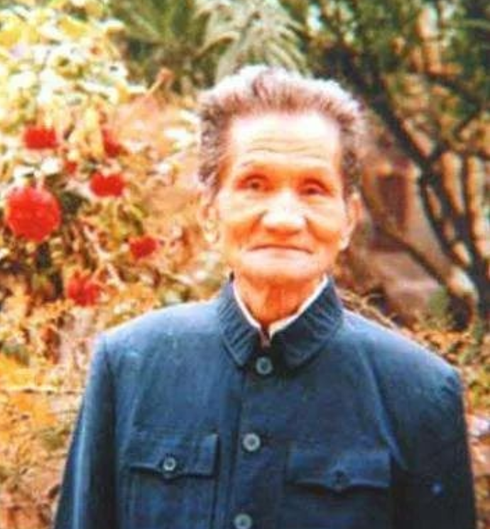 这一日,一个名叫卢兆春的看守带着韩子栋去买菜,以往二人去买菜,卢兆