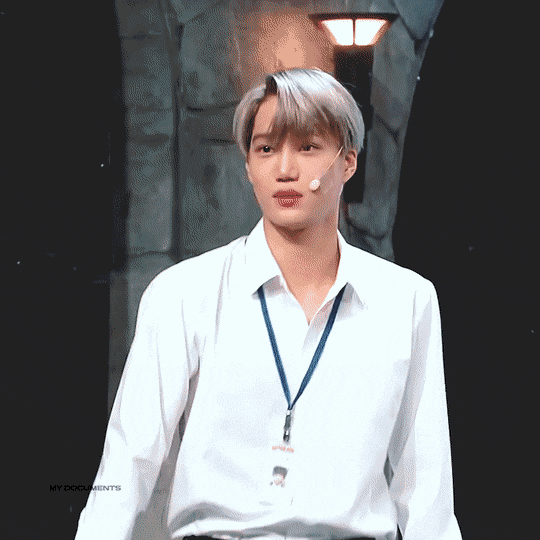 这位男团爱豆同样的脸蛋不同感觉的wink性感与可爱兼具