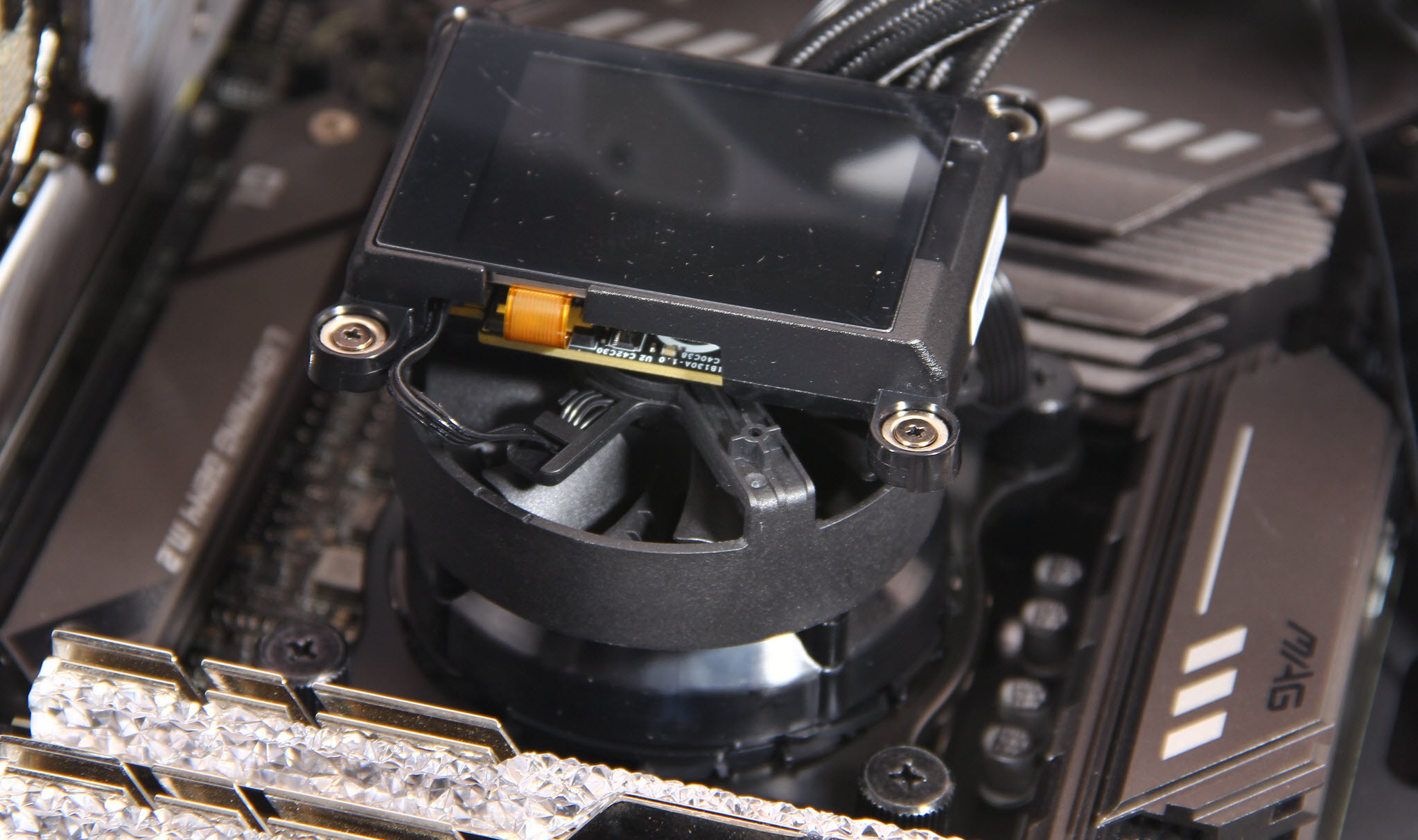 能过73℃算我输！这就是微星MPG CORELIQUID K360水冷散热器