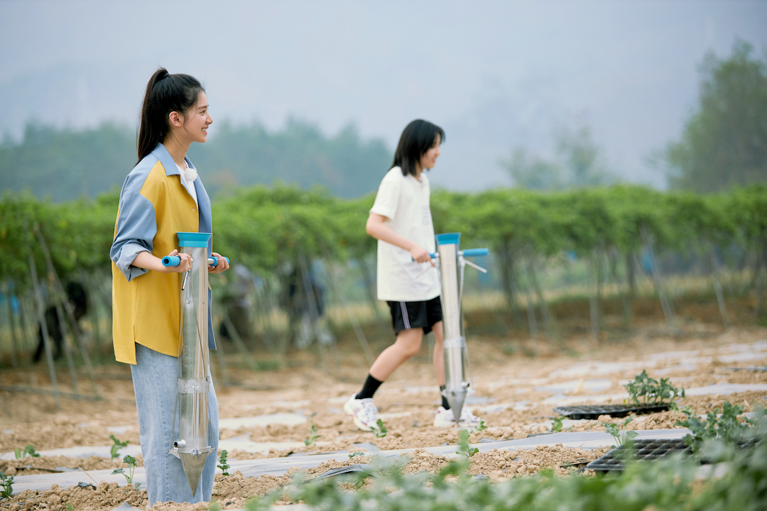 《向往的生活》首播风味依旧，假装陶渊明，其实装蒜又悬浮