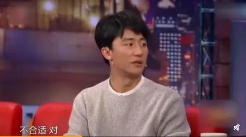 黄轩官宣恋情！被拍立马承认有担当，神秘女友长相清秀