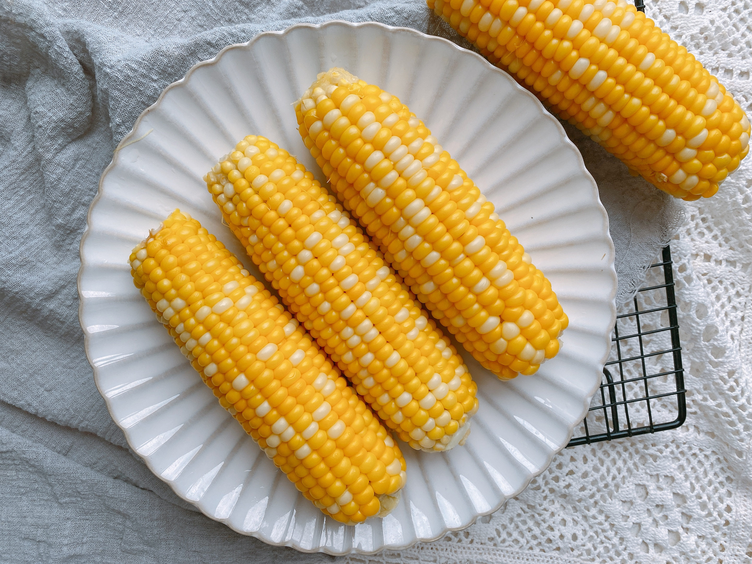 玉米保存有技巧，直接放冰箱冻就错了，多做2步，放一年还很鲜甜