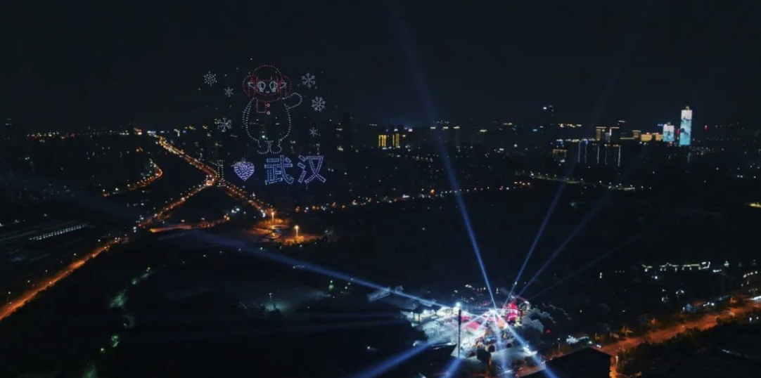 大風寰宇1000臺無人機照亮武漢夜空，燃爆了