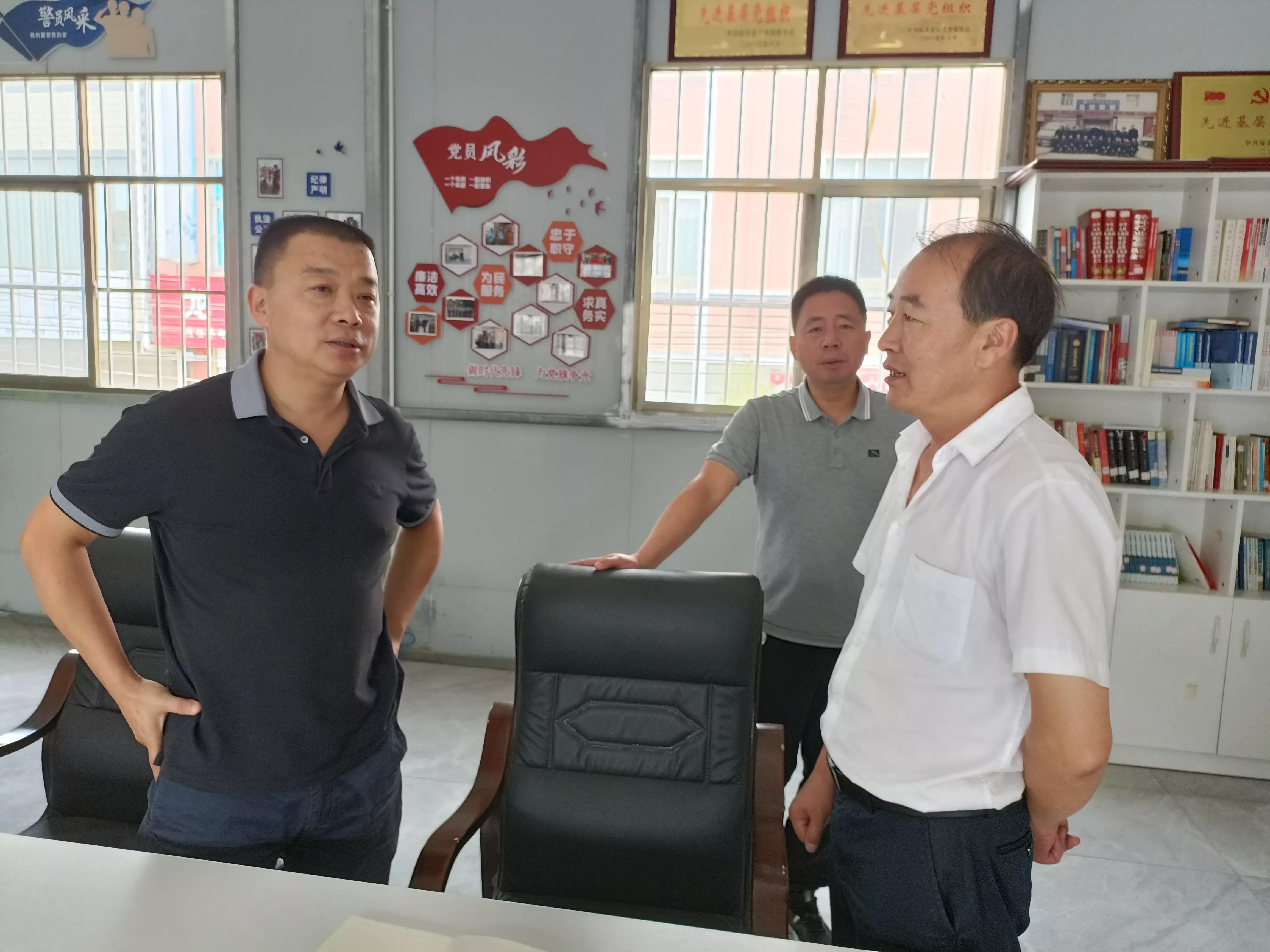 云南曲靖:陆良毕磊副县长调研指导派出所工作
