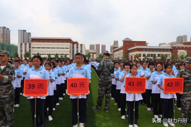 菏泽市实验中学举行2021级新生军训汇报展演(图16)