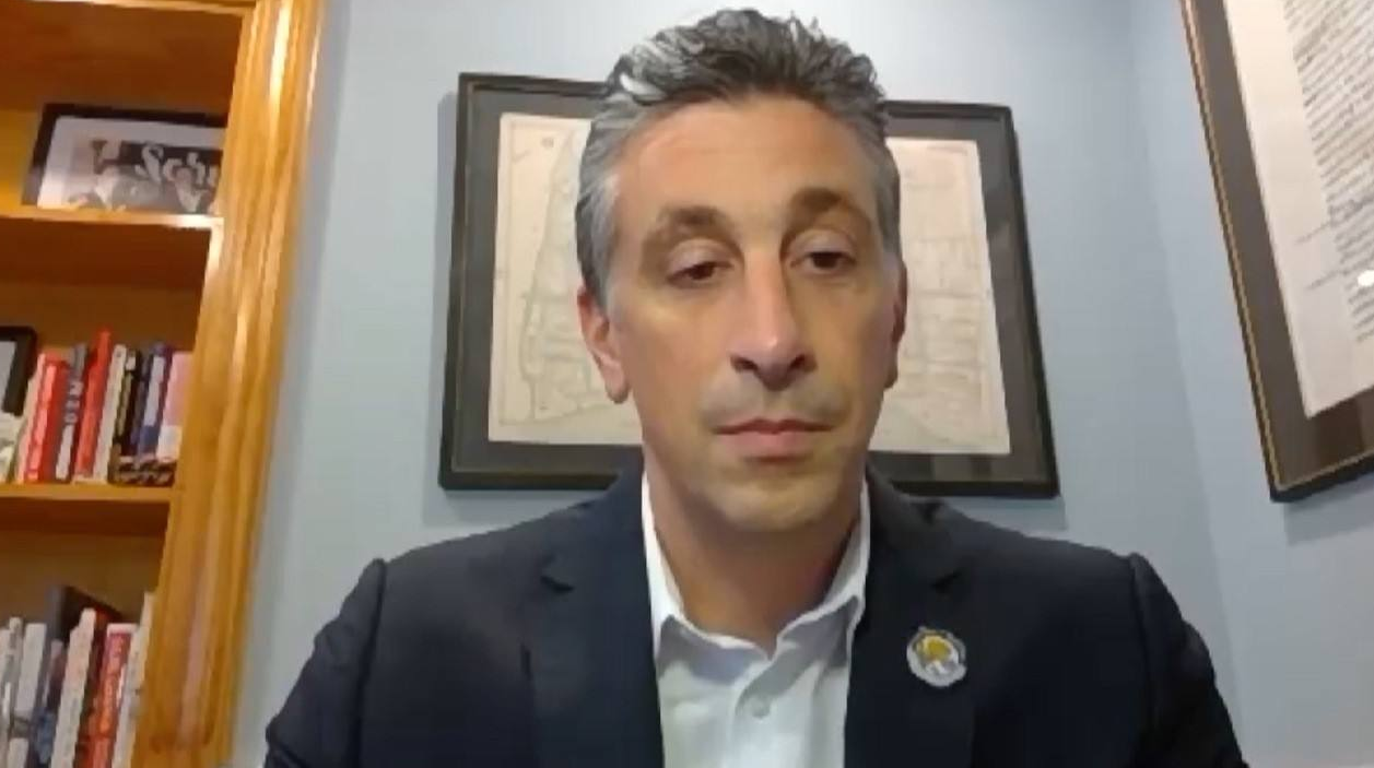 特朗普说漏嘴，1月11日就已研发疫苗，其二儿子