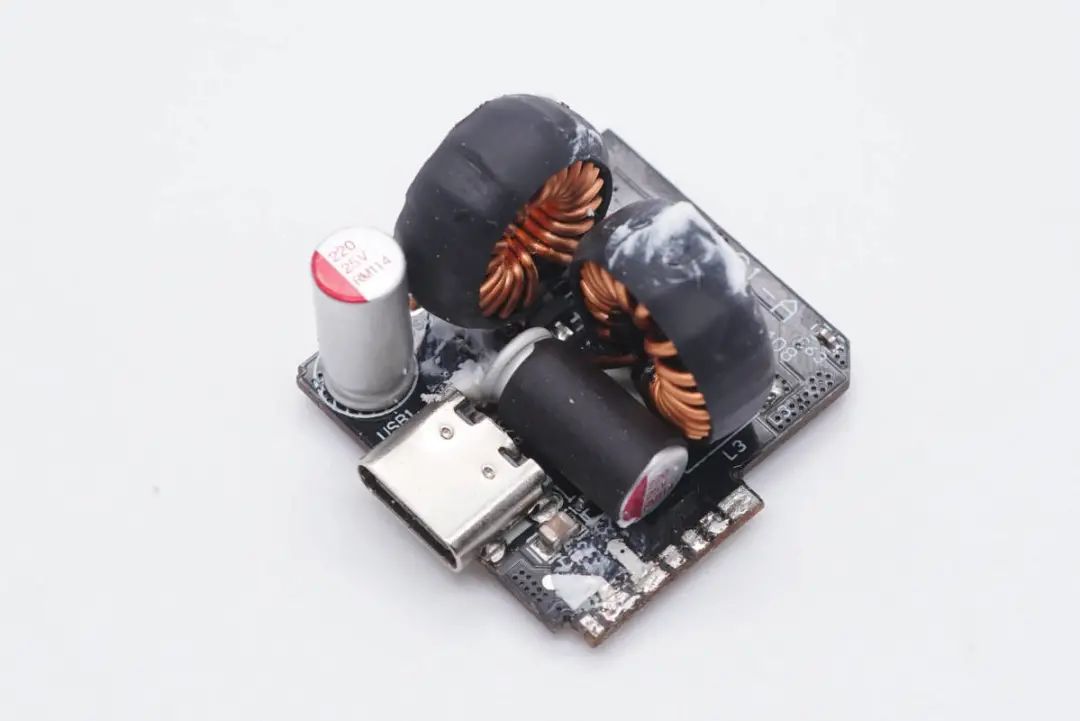 加油中国芯！拆解一款国产GaN器件的65W氮化镓快充