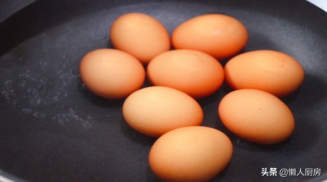 過年吃點不一樣的，用可樂雞翅的做法做雞蛋，酥酥的表皮，超好吃