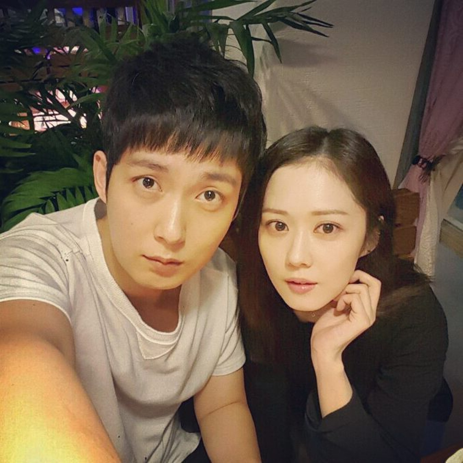 张娜拉全家高颜值！44岁哥哥如小鲜肉，兄妹常被误会是情侣