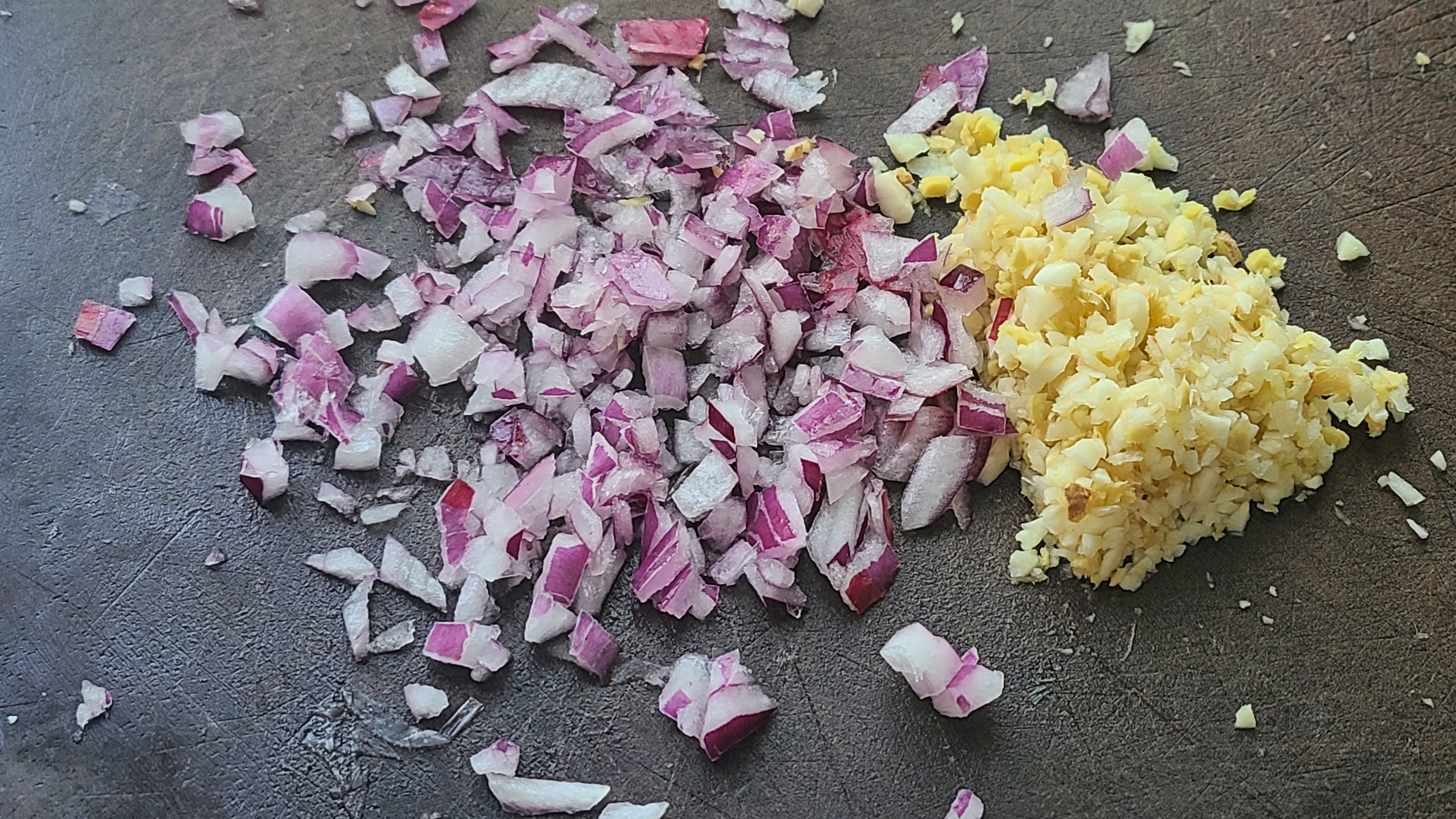 大蝦這樣做更好吃，加一點胡椒碎，又香又開胃，吃了還想吃