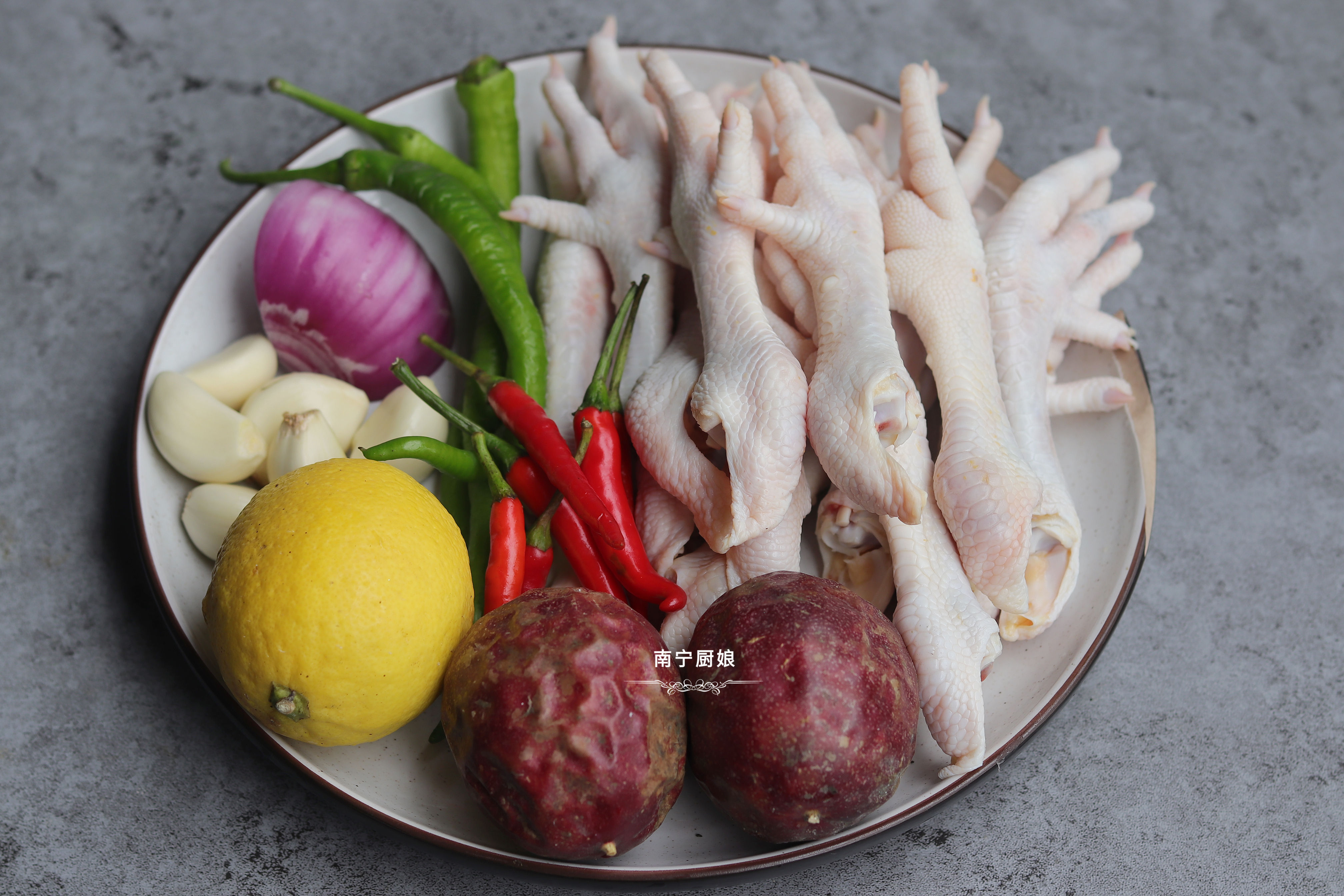 When doing lemon phoenix claw, master these 4 small doohickey, gallinaceous claw is fragile tender tastily, tasty still does not have fishy smell