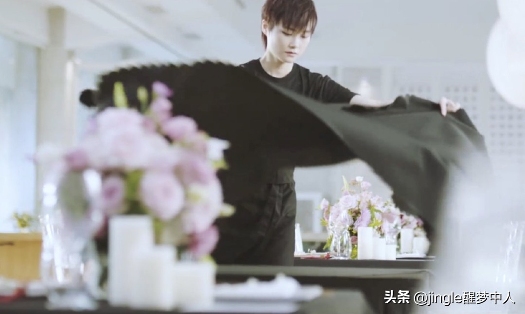 甜炸了！李宇春《一而再再而三地喜欢你》MV来袭