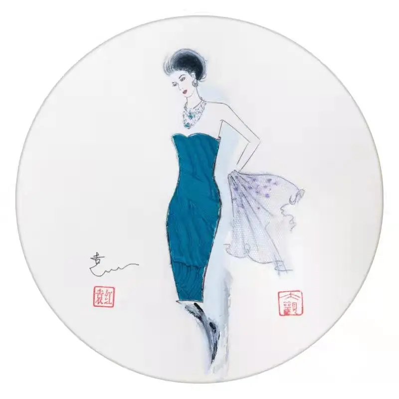 服装设计师袁红首创《水墨时尚装饰画》受到画界的赞议获国家版权
