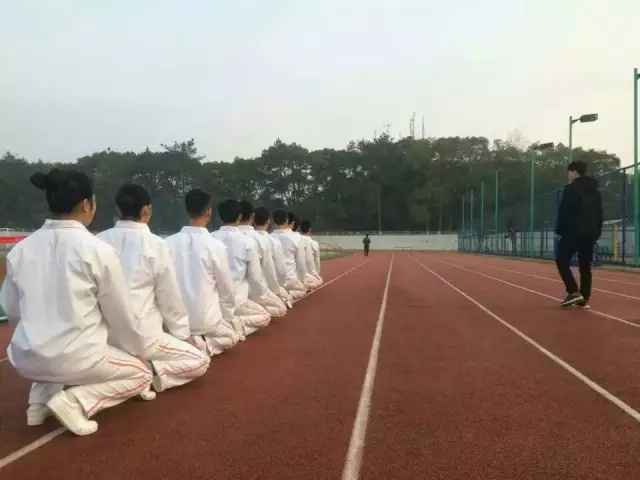 是我無知了：原來塑膠跑道有這么多種類，優(yōu)勢都大不相同