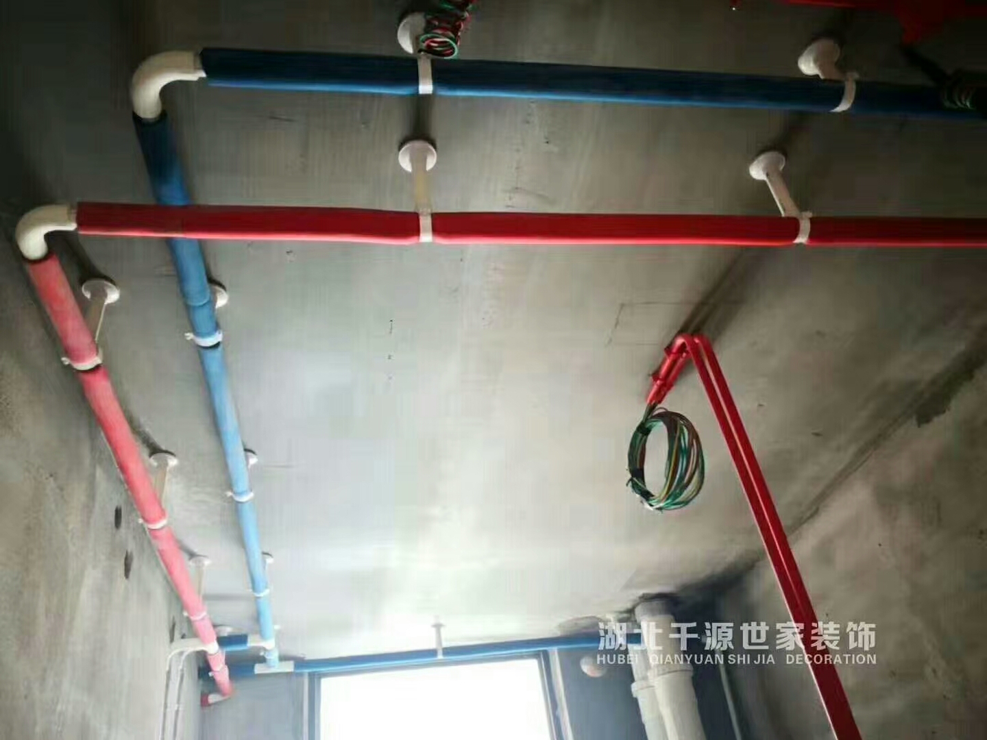 水电走顶好还是走地好？别被装修师傅忽悠了