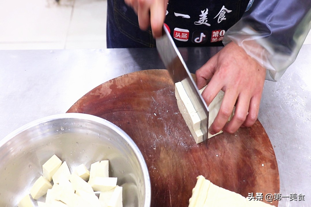 图片[3]-白菜炖豆腐做法步骤图  汤鲜味美 冬天来一碗全身都暖和-起舞食谱网
