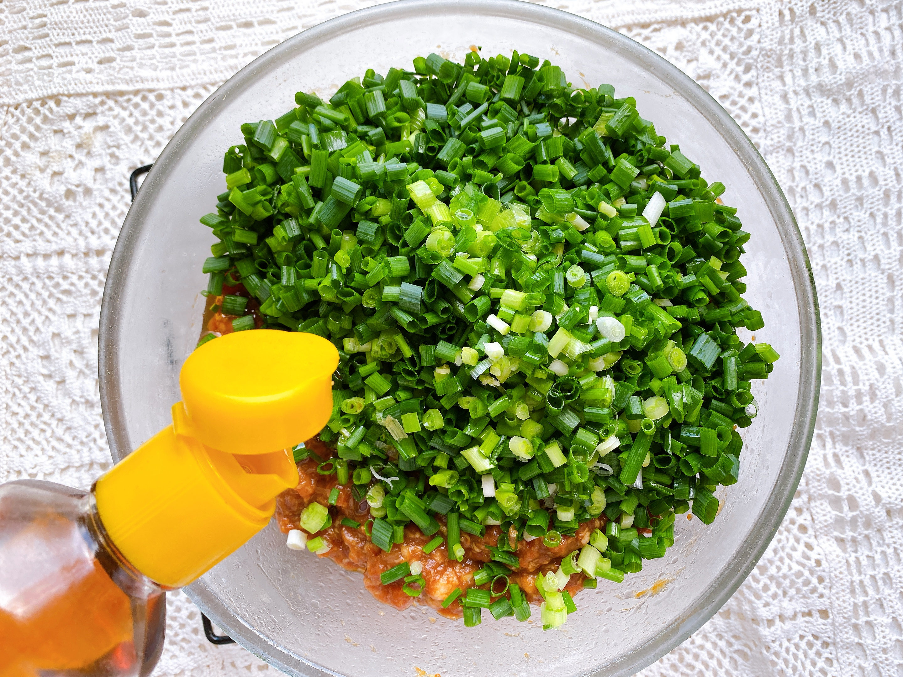 猪肉降价了自己在家做肉包，掌握3点，蓬松暄软，咬一口满嘴汤汁