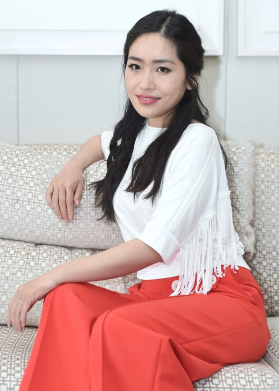 张艺谋父女俩走红毯，张末撞脸章子怡，与老爸共导电影被赞有才华