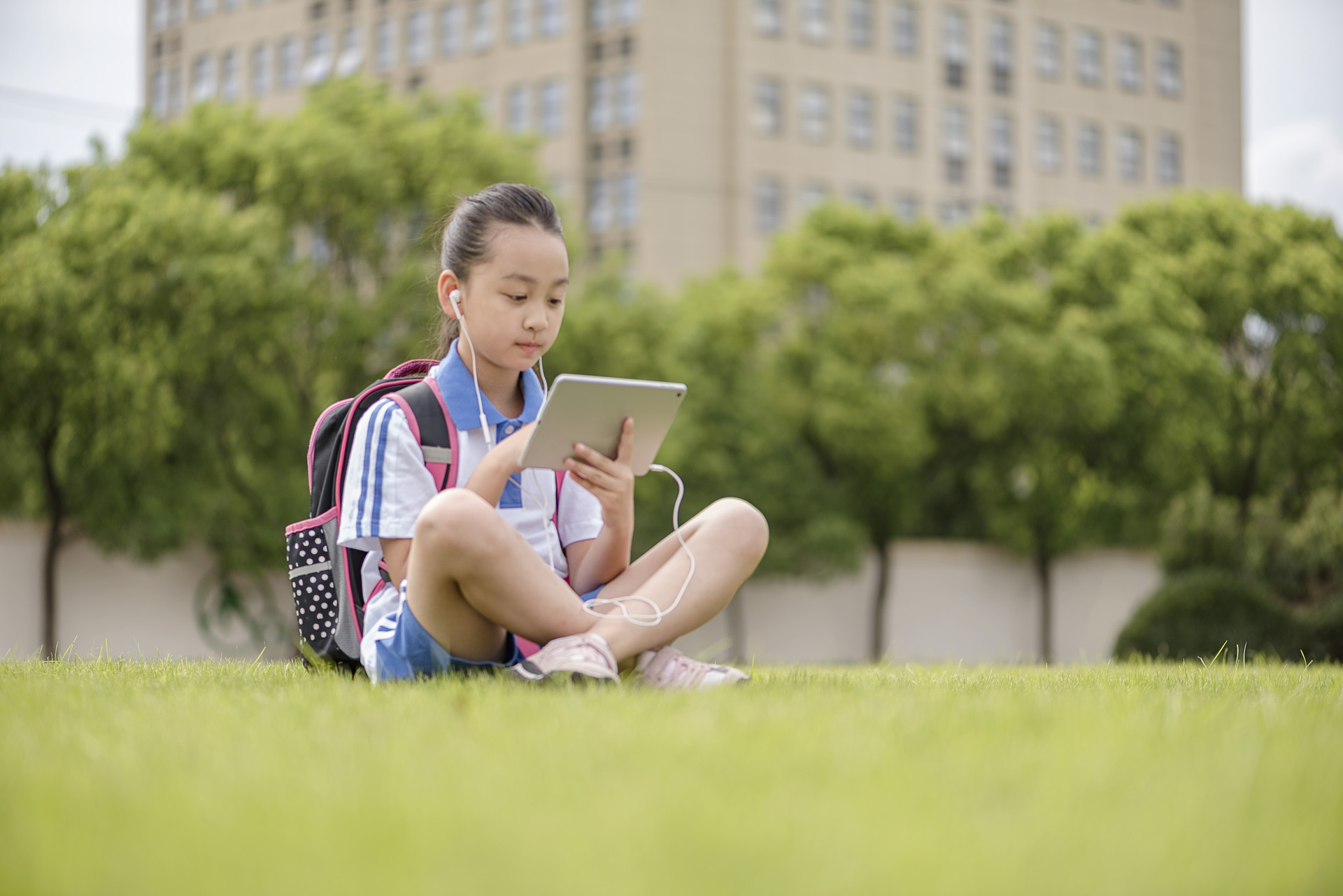 女生初中住校好不好,初中该不该让孩子寄宿(图2)