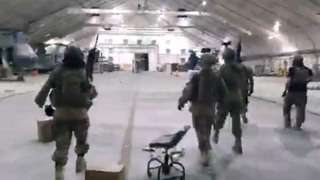 �񵽱����������ߣ�������򿪻�����ţ���Ȼ���ֶ�ܴ���ֱ����