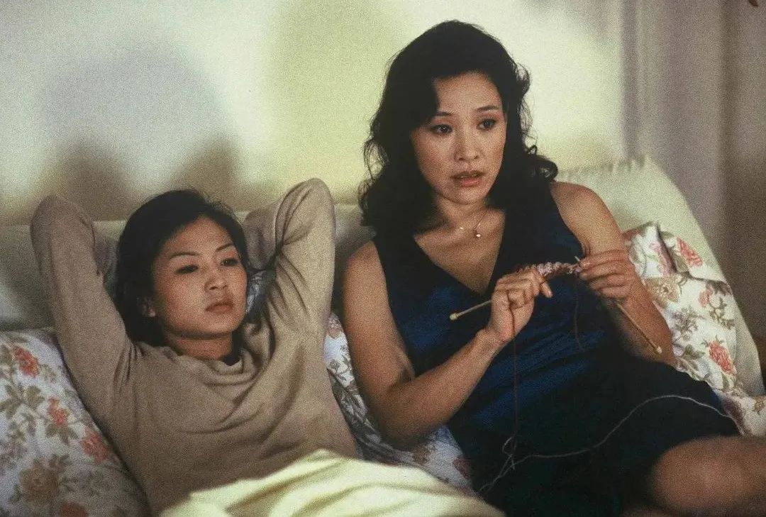 豆瓣8.7，这对“不知羞耻”华人母女，扯掉了我