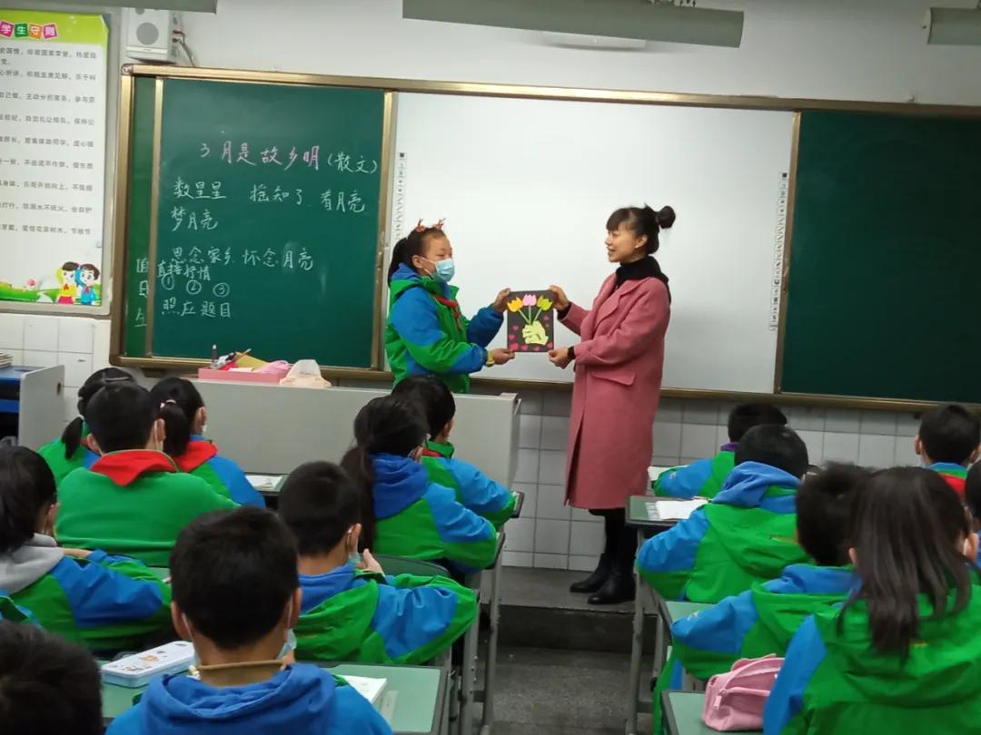 成都市双流区九江小学丨巾帼心向党 奋斗新征程