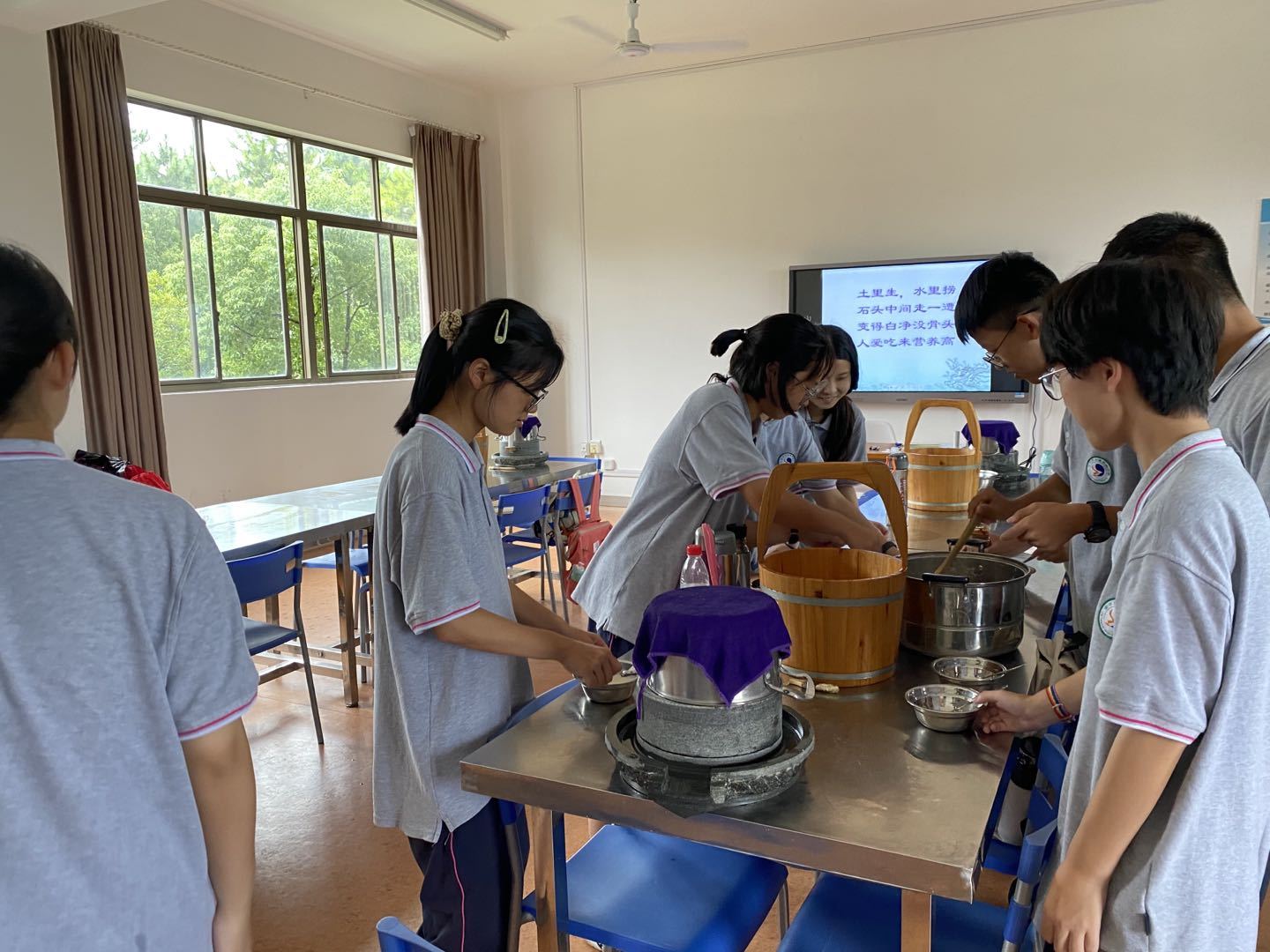 求“学思践悟”人生体验 做“知行合一”汤中学子