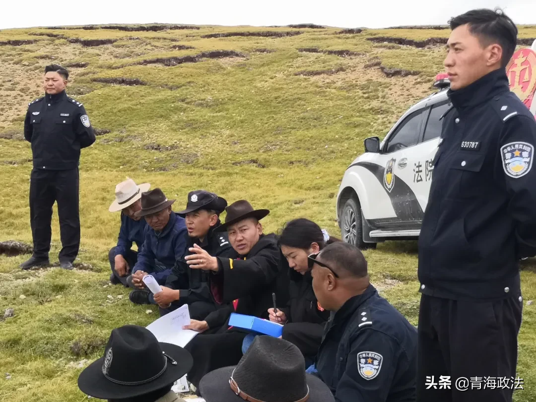 草原上没有法院怎么开庭？没关系，我们现场搭一个