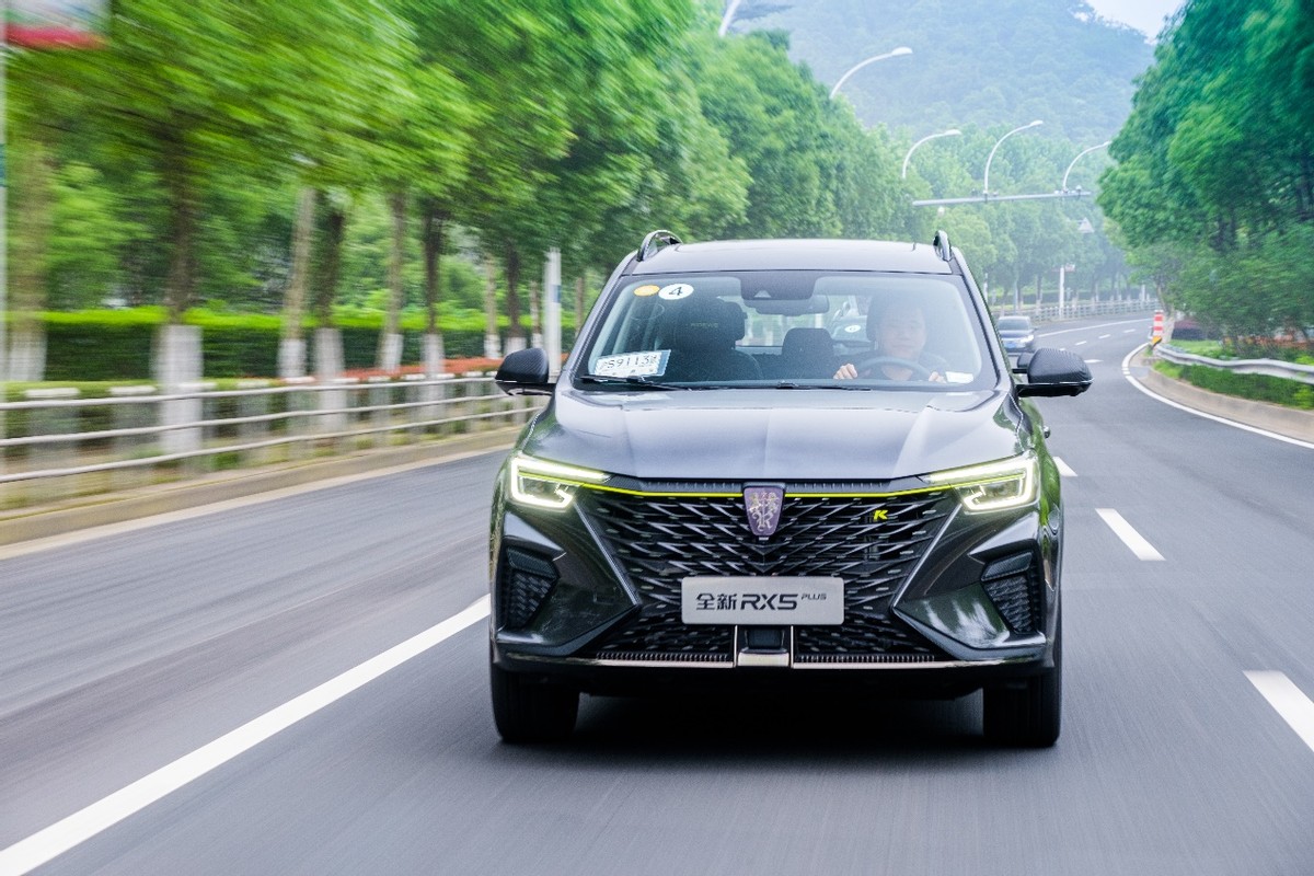 成都车展抢先看：荣威高性能运动轿车上市，让品质出行触手可及