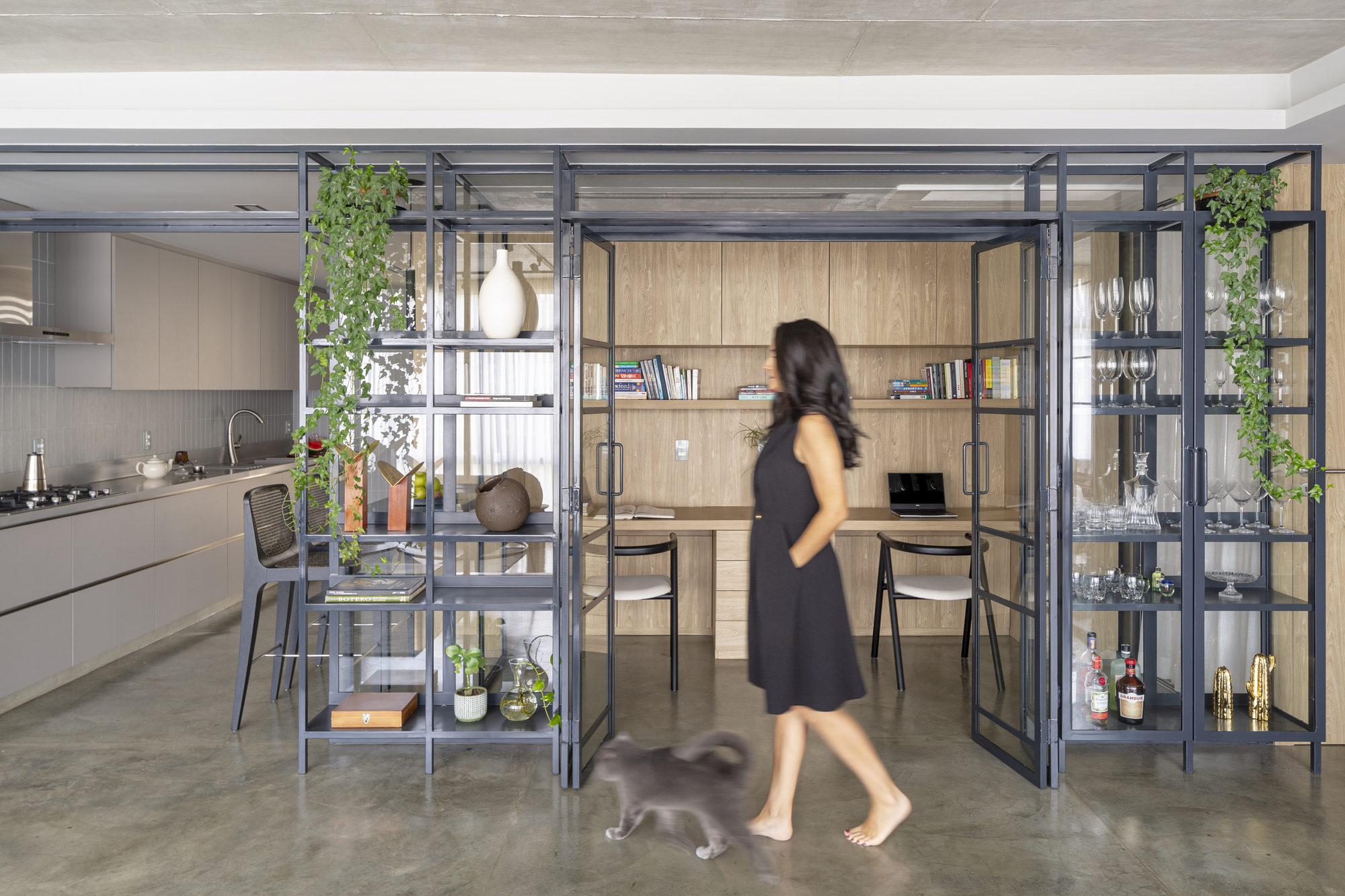 巴西利亚温暖明亮的水泥公寓，120m²三居改一居，向现代主义致敬