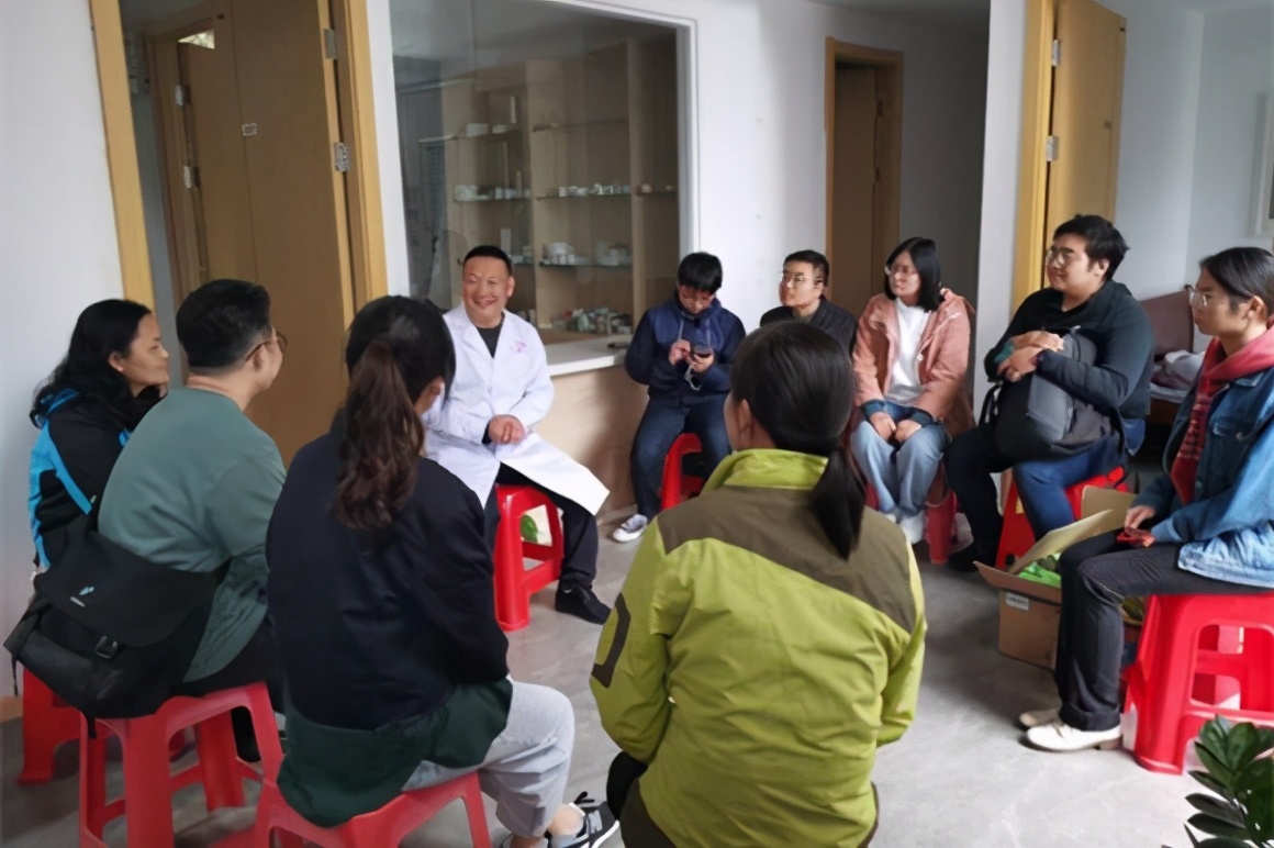 健康脱贫｜送中医药进大别山 进红色摇篮学“四史”