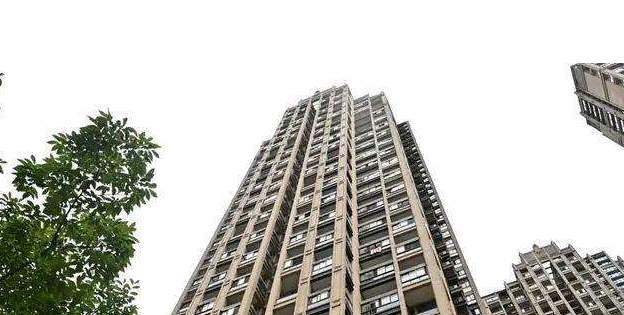 突发！武汉一男童10楼坠落，坠入绿化带奇迹生还