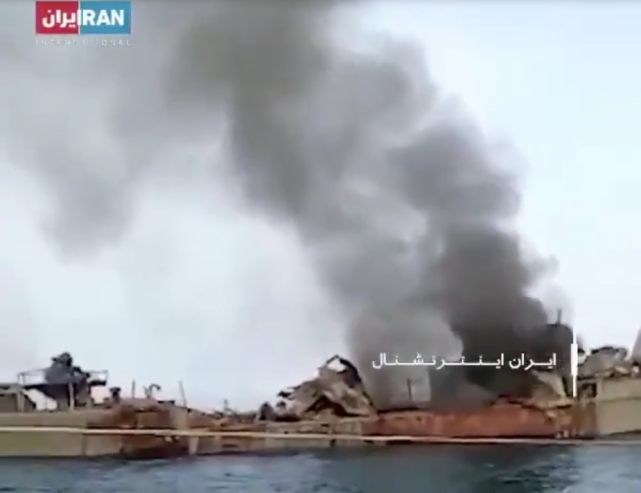 伊朗海军损失惨重！中弹军舰惨状曝光，舰岛竟被完全炸飞